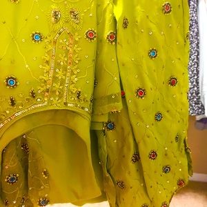 Partot green kurta and pajami